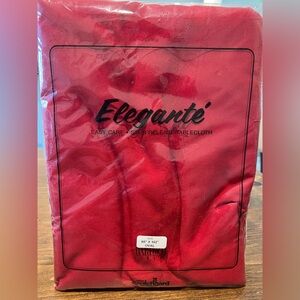 Elegante Red Oval Tablecloth